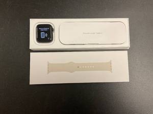 lot 47 image: Apple Watch SE (2nd Gen) GPS 40mm Smartwatch with Starlight Aluminum Case