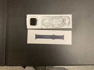 lot 51 image: Apple Watch SE (2nd Gen) GPS 40mm Smartwatch with Midnight Aluminum Case