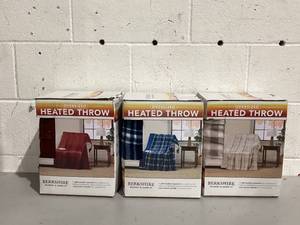 lot 561 image: LOT OF 3 Berkshire Heated Oversized Throw, Assorted Designs