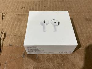 lot 318 image: Apple AirPods 4