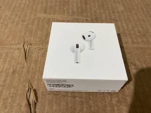 lot 320 image: Apple AirPods 4
