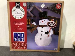 lot 669 image: Members Mark 6 Pre-Lit Pop-Up Twinkling Snowman