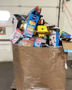 lot 100 image: Wholesale Pallet of Miscellaneous Toys