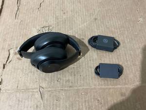 lot 79 image: Beats Studio3 Wireless Noise Cancelling Headphones