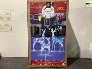lot 695 image: 3PCS Members Mark Pre-Lit Prismatic Deer Family