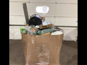 lot 913 image: Wholesale Pallet of Assorted Miscellaneous Items