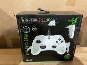 lot 724 image: Razer Wolverine V2 Chroma Wired Gaming Controller Xbox Series XS Controller White