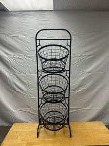 lot 28 image: Hanging Baskets
