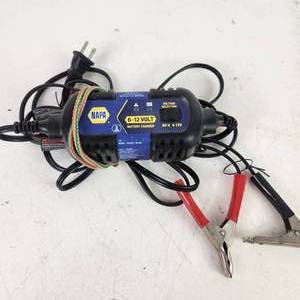 lot 93 image: NAPA 6-12 Volt Battery Charger BC3EN Good Condition