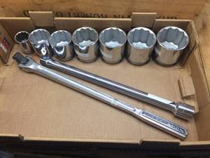 lot 138 image: Craftsman 34 Dr Sockets - Breaker - Extension