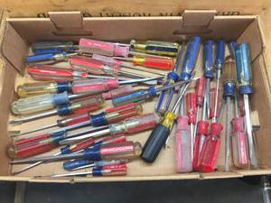 lot 141 image: Group Flat-Phillips Screwdrivers - Craftsman - Powerkraft