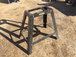 lot 128 image: Metal Stand