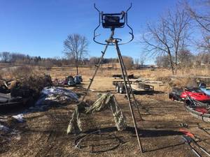 lot 170 image: Sniper Tree Stands - Free Standing Tripod Deer Stand