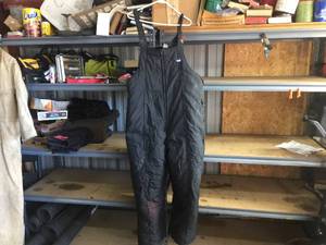 lot 171 image: Voit XL Black Insulated Bibs - Ice Fishing Pants