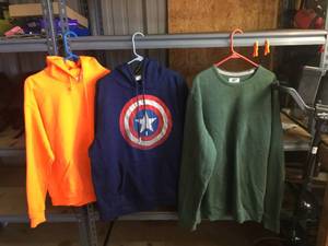 lot 173 image: 3 Mens Pull-Over Hoodies - Sweatshirt