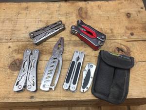 lot 190 image: Variety 5 Multi-Tools