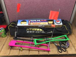 lot 194 image: Variety Ice Fishing Tip-Ups with Bag
