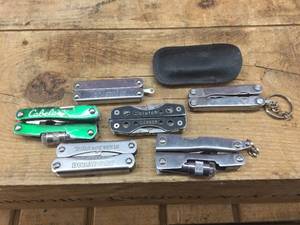 lot 197 image: 6 Small Multi-Tools