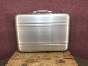 lot 220 image: Bud Industries Inc - Combination Aluminum Case