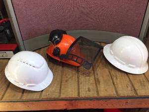 lot 257 image: 3 Hardhats