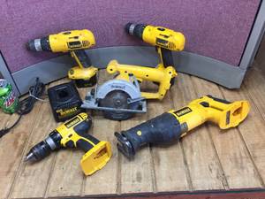 lot 258 image: Dewalt 12V & 18V Tools