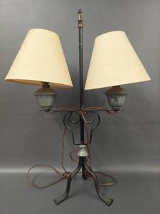 lot 30 image: Vintage Dual Light Table Lamp Wrought Iron Metal Base