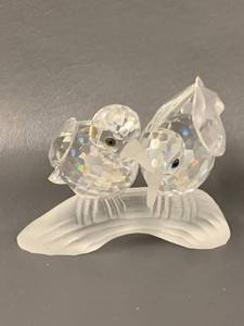 lot 44 image: Swarovski Crystal Turtledoves Figurine Decor