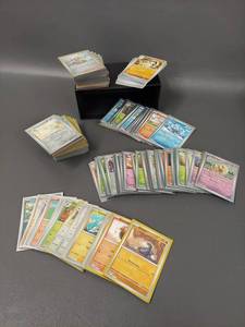 lot 7P image: Large Lot of Pokmon Trading Cards Assorted Collection