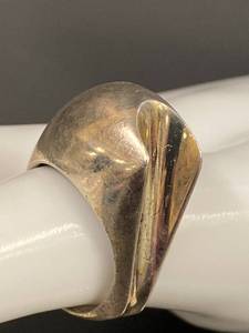 lot 8B image: Vintage Bold Sculptural Sterling Silver Ring