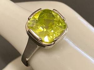 lot 13B image: Sterling Silver Green Gem Ring