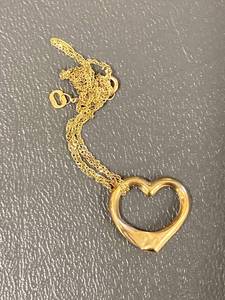 lot 19B image: Elegant 10K Gold Heart Pendant Necklace