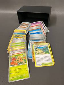 lot 22P image: Lot of Pokemon Trading Cards