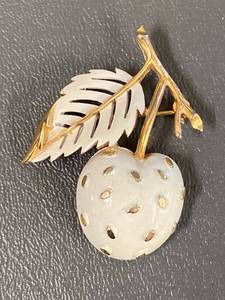 lot 25B image: Vintage Trifari Brooch White Enamel Fruit and Gold Leaf