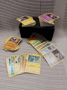 lot 29P image: Large Assorted Pokemon Trading Card Collection Lot