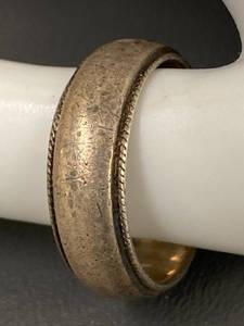 lot 37B image: Vintage Sterling Silver Band Ring