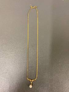 lot 40B image: Elegant Gold-Filled Necklace with Solitaire Pendant