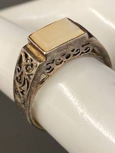 lot 62B image: Elegant Vintage Sterling Filigree Ring with Rectangular Stone