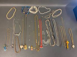 lot 79B image: Vintage Necklace Collection Beads, Chains, Pendants & More