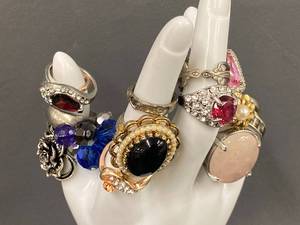 lot 85B image: Vintage and Costume Ring Collection Ornate & Unique Designs