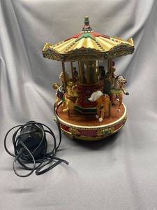 lot 90B image: Vintage Musical Carousel Figurine