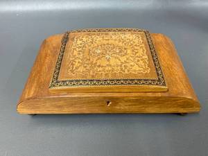 lot 100B image: Vintage Wooden Inlaid Music Box with Mirror Inside