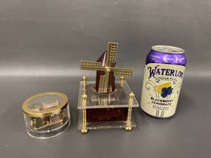 lot 104B image: Vintage Windmill Music Box Collection