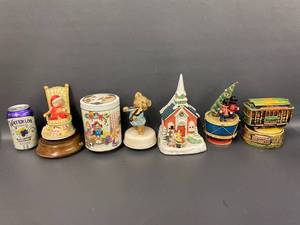 lot 112B image: Vintage Holiday Music Boxes Lot