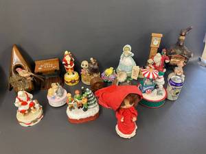 lot 115B image: Vintage Decorative Music Box Collection
