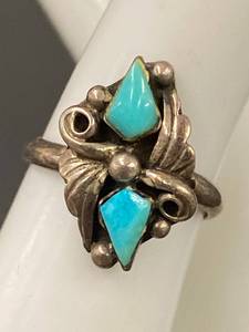 lot 118B image: Vintage Silver Ring with Turquoise Inlay