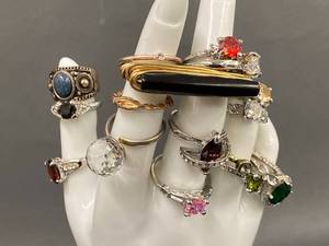 lot 119B image: Stylish Assorted Rings Collection, Various Designs