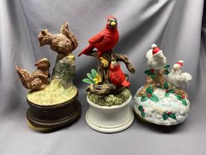 lot 122B image: Lot of 3 Bird Music Boxes