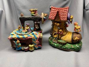 lot 123B image: Teddie Bears Music Box Lot - Sewing & Shoe