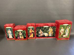 lot 10J image: Hallmark Keepsake Nativity Ornament Collection Set