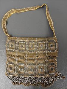 lot 39J image: Vintage French Small Beaded Handbag